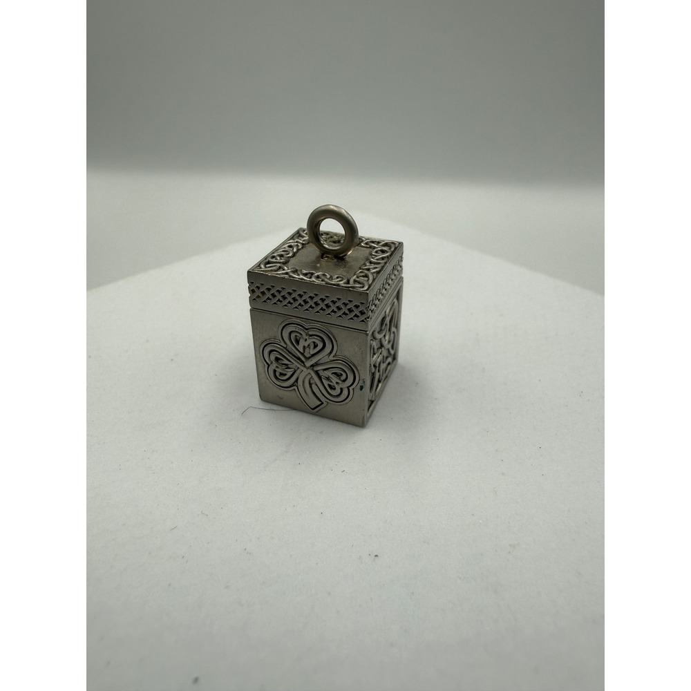 Celtic Shamrock Prayer Box Pendant Silver Tone Magnetic‎ Locket with Token